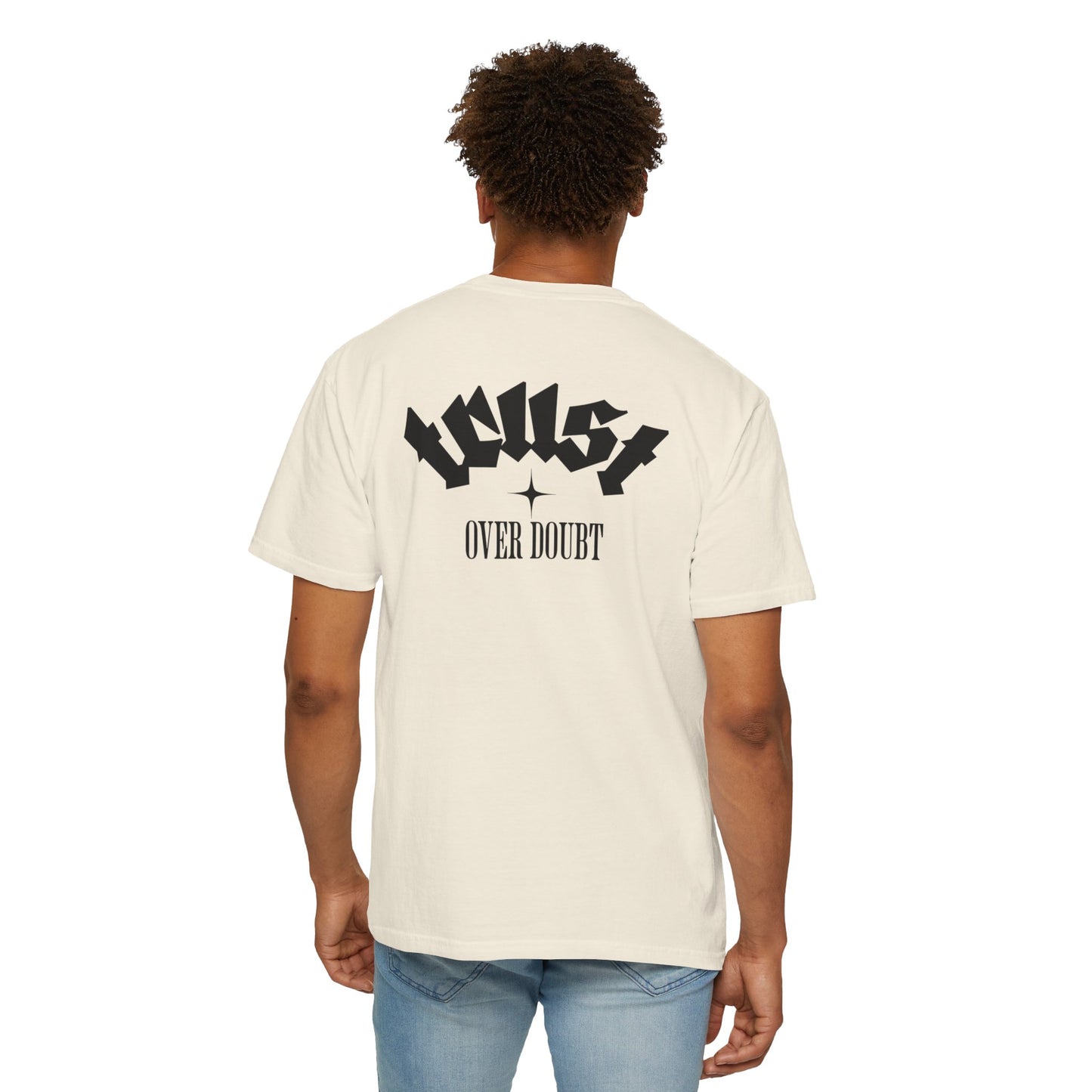 T-shirt streetwear unisexe « Trust Over Doubt »
