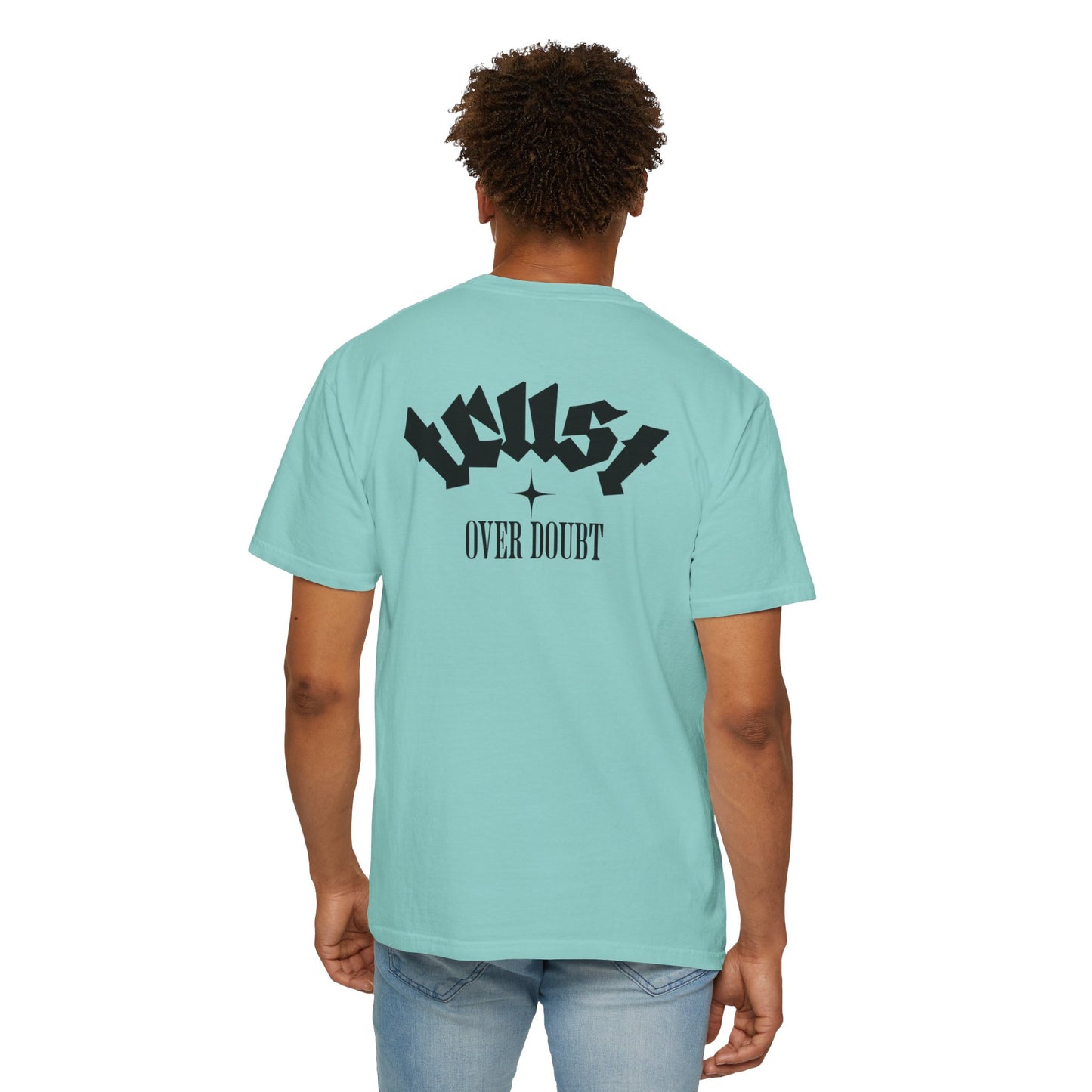 T-shirt streetwear unisexe « Trust Over Doubt »